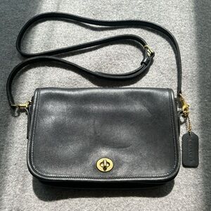 Vintage Coach 9755 Black Leather Pocket Purse
